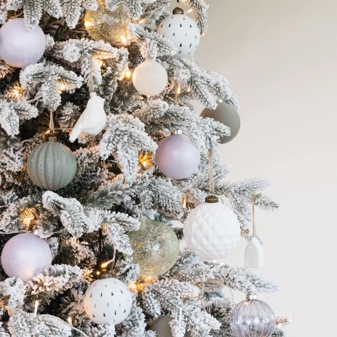 It's all about Christmas Premium Kunstweihnachtsbäume Mit Schnee Djill Snowy | Große Weihnachtsbäume Ab 240 Cm^Künstlicher Weihnachtsbaum Mit Schnee Und Beleuchtung, Djill Kiefer, 240 Cm